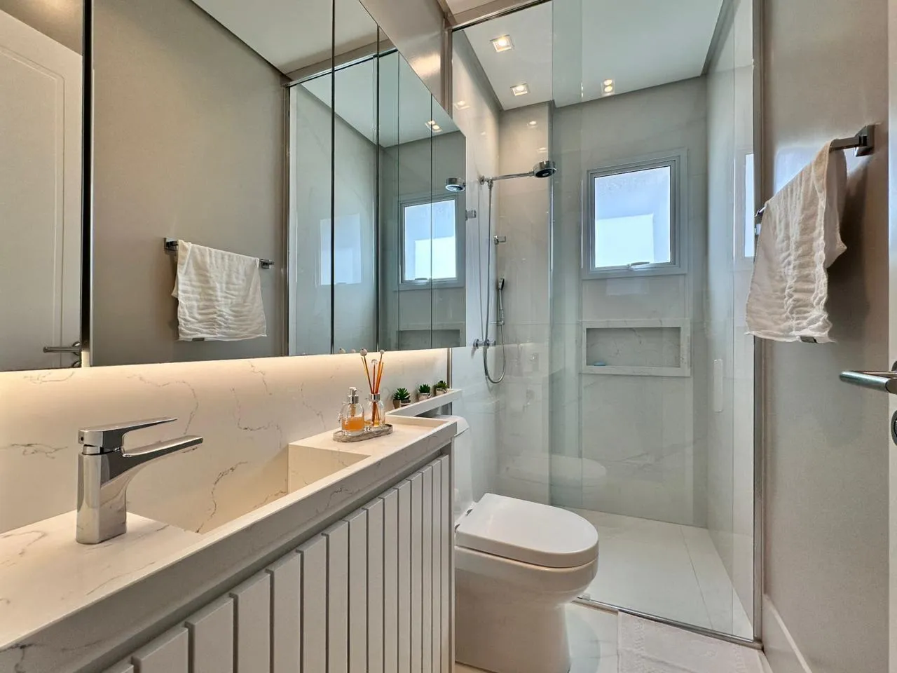 Imagem Apartamento com vista para o mar à venda com 160m2 por R$ 4.098.000,00