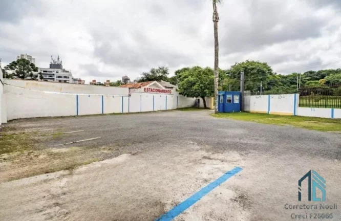 Imagem Imóvel comercial com estacionamento a venda, no Jardim Botânico em Curitiba PR