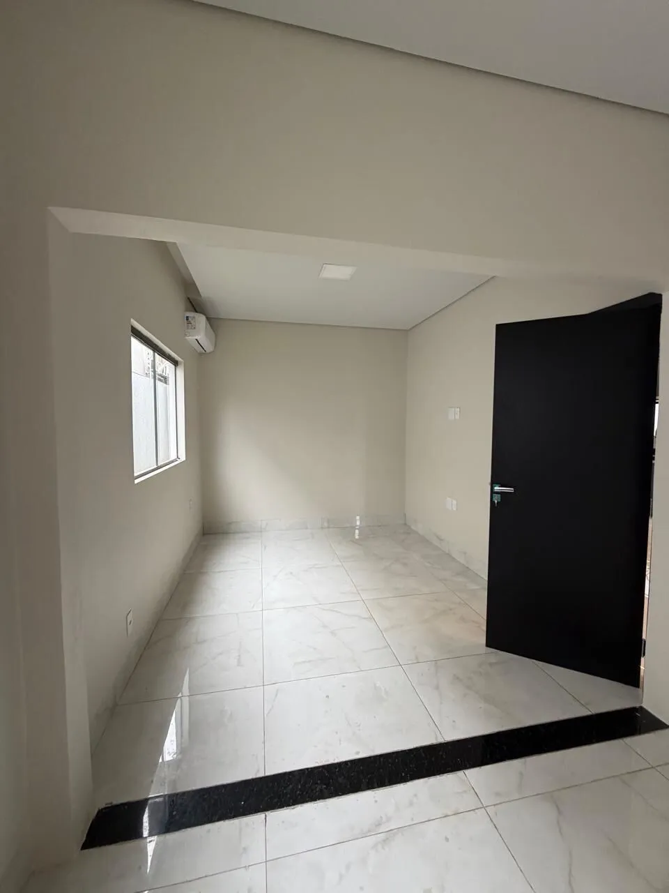 Imagem Casa 2 Quartos sendo 1 Suíte Bairro Morada Do Ouro 2