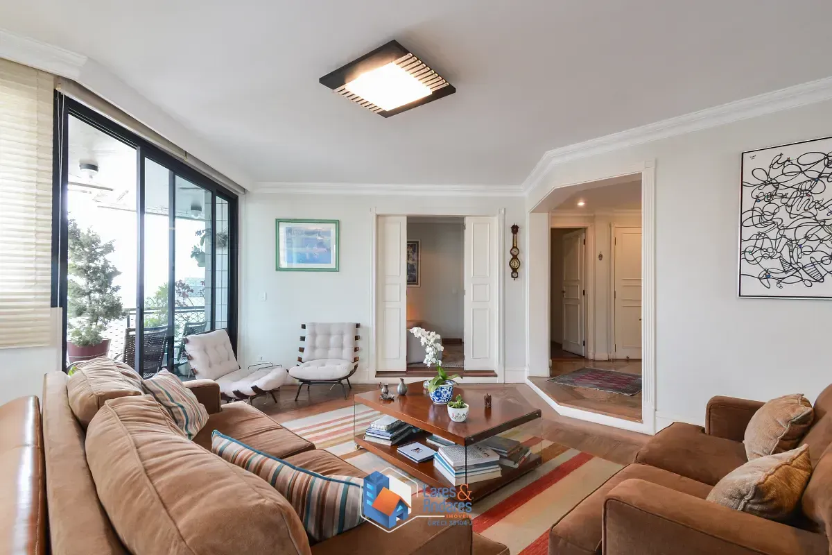 Foto do imóvel Apartamento para venda em Moema com 3 quartos, sendo 3 suítes, 202m² em Avenida Chibarás
