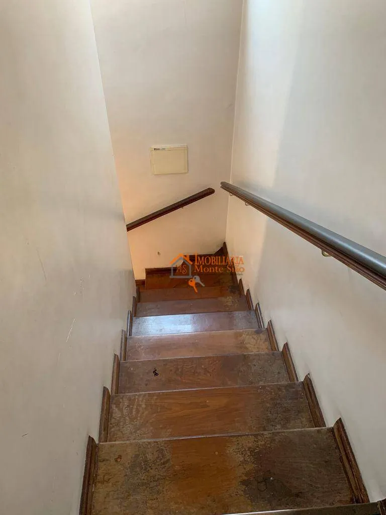 Imagem Sobrado com 6 dormitórios à venda, 200 m² por R$ 795.000,00 - Jardim Santa Bárbara - Guarulhos/SP