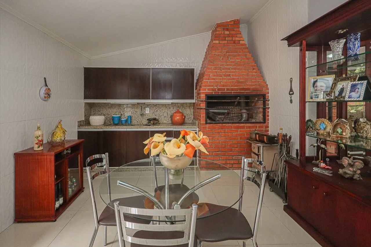 Imagem Casa a venda, 3 quartos sendo 1 suíte, 166m² no bairro Passo da areia, Porto Alegre