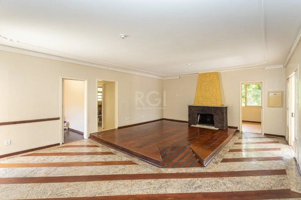 Imagem Casa para Venda - 740m², 5 dormitórios, sendo 1 suites, 3 vagas - Vila Assunção