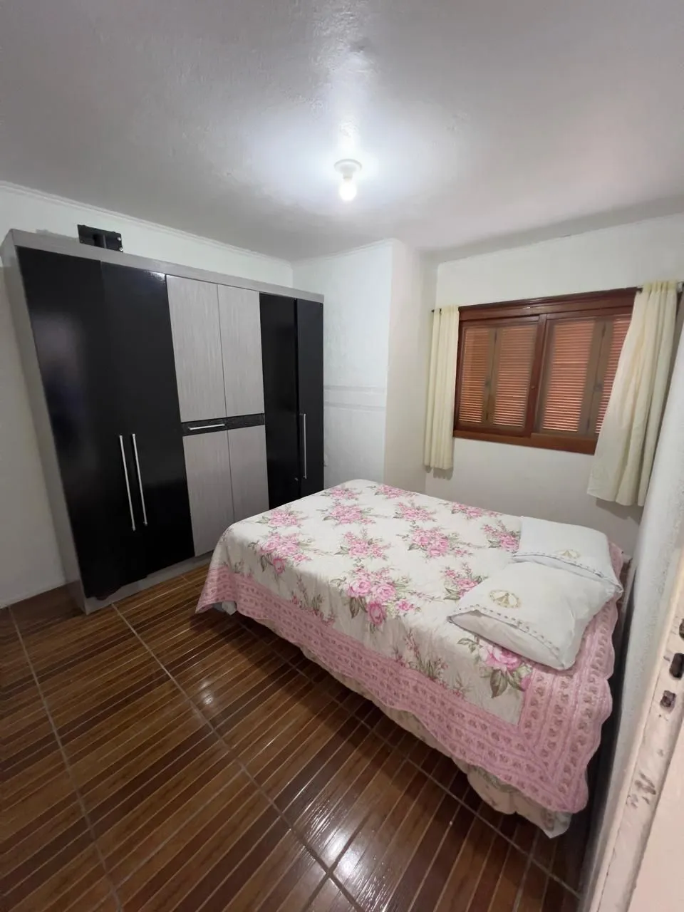 Imagem Ampla casa no Bairro Restinga 4 Dormitórios sendo um suíte