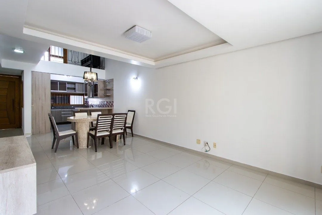Imagem Casa para Venda - 204m², 3 dormitórios, sendo 3 suites, 2 vagas - Espirito Santo
