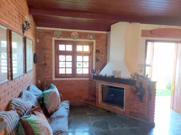 Imagem BELA CASA COM AMPLO TERRENO COM EXCELENTE LOCALIZAÇÃO