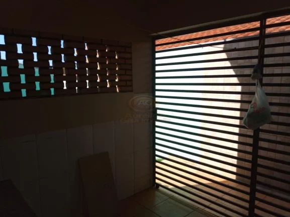 Imagem VENDO CASAS PARA PONTO COMERCIAL EM LOCALIZAÇÃO ESTRATÉGICA