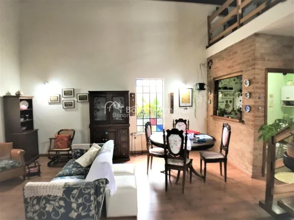 Imagem Esta encantadora casa localizada em Sousas, uma das áreas mais aprazíveis de Campinas, tem tudo qu...