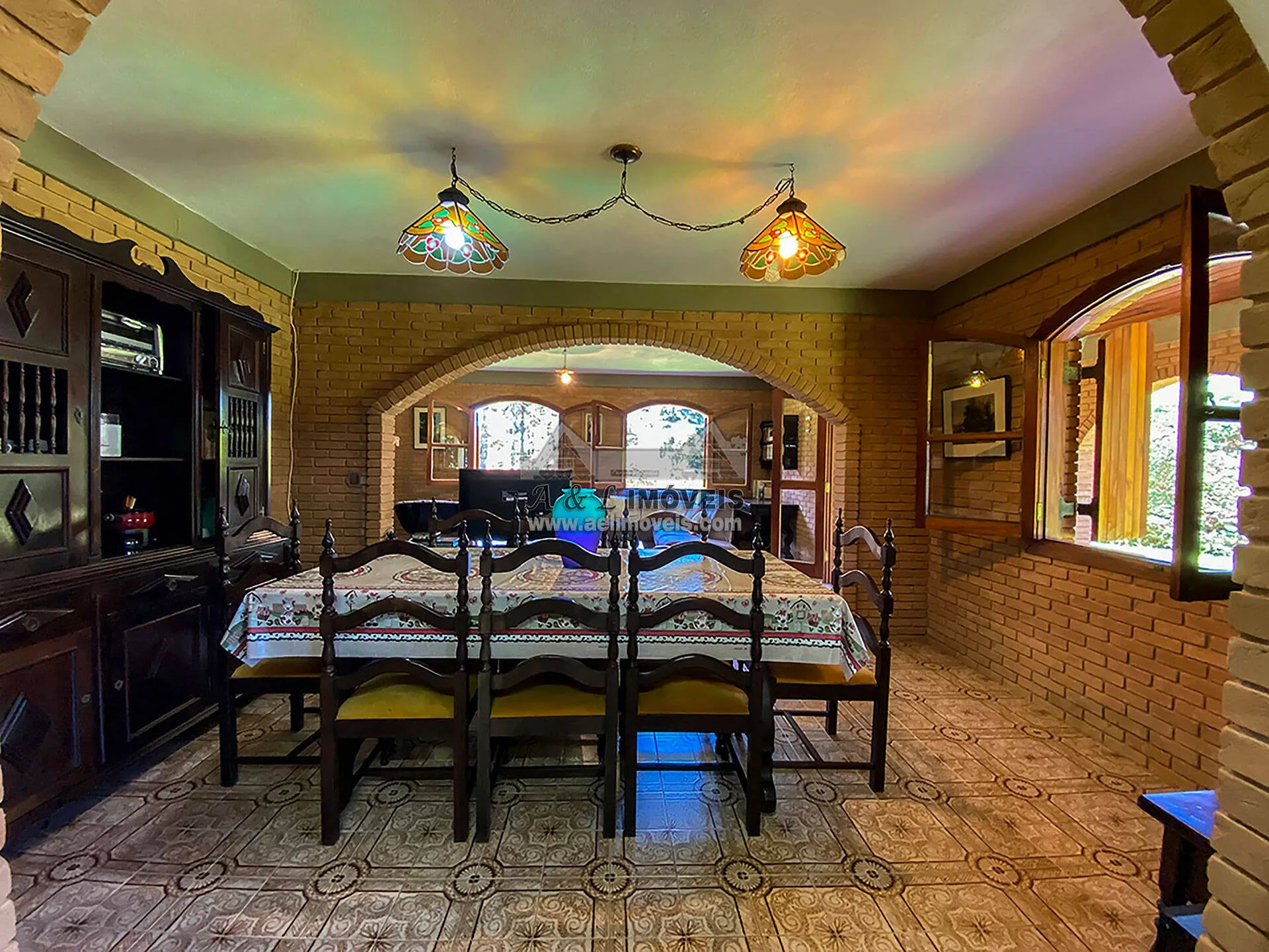 Imagem Casa à venda em Campos do Jordão - Em estilo rústico de tijolinho avista