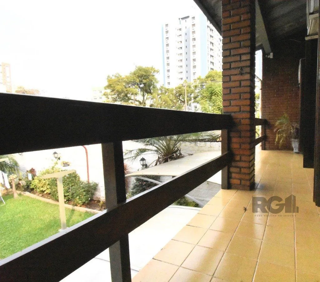 Imagem CASA - 5 dorms. - 3 vagas - 290 m² - MENINO DEUS