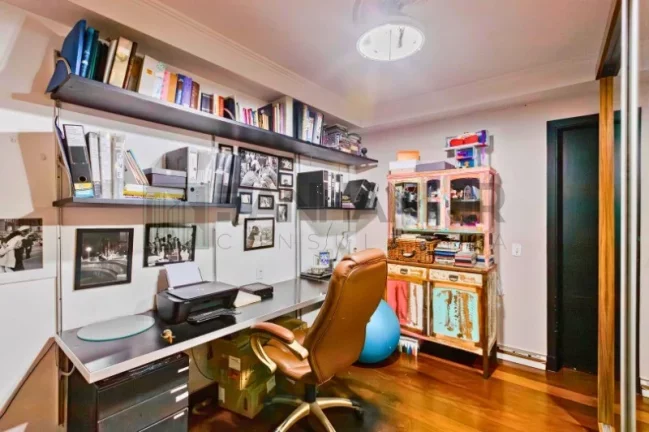 Imagem Apartamento com varanda locação em São Paulo-SP, Alto de Pinheiros: 3 quartos, 3 suítes, 4 salas, 5 banheiros, 4 vagas, 220m². Venha conhecer!