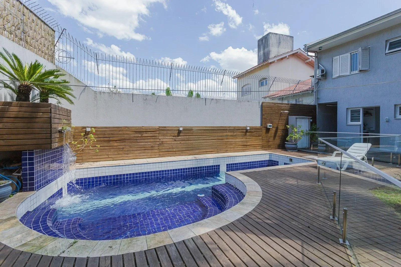 Imagem Casa Imponente com 5 Dormitórios (3 Suítes) no Bairro Chácara das Pedras