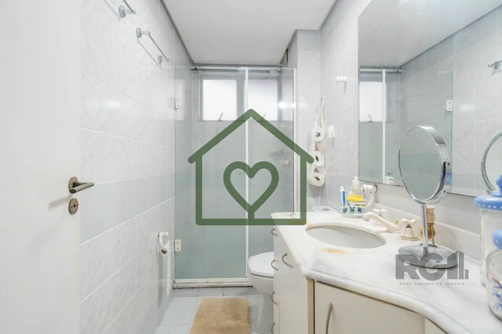 Imagem Apartamento de um quarto (dormitório), sacada e uma vaga de garagem no bairro Santana em Porto Aleg...