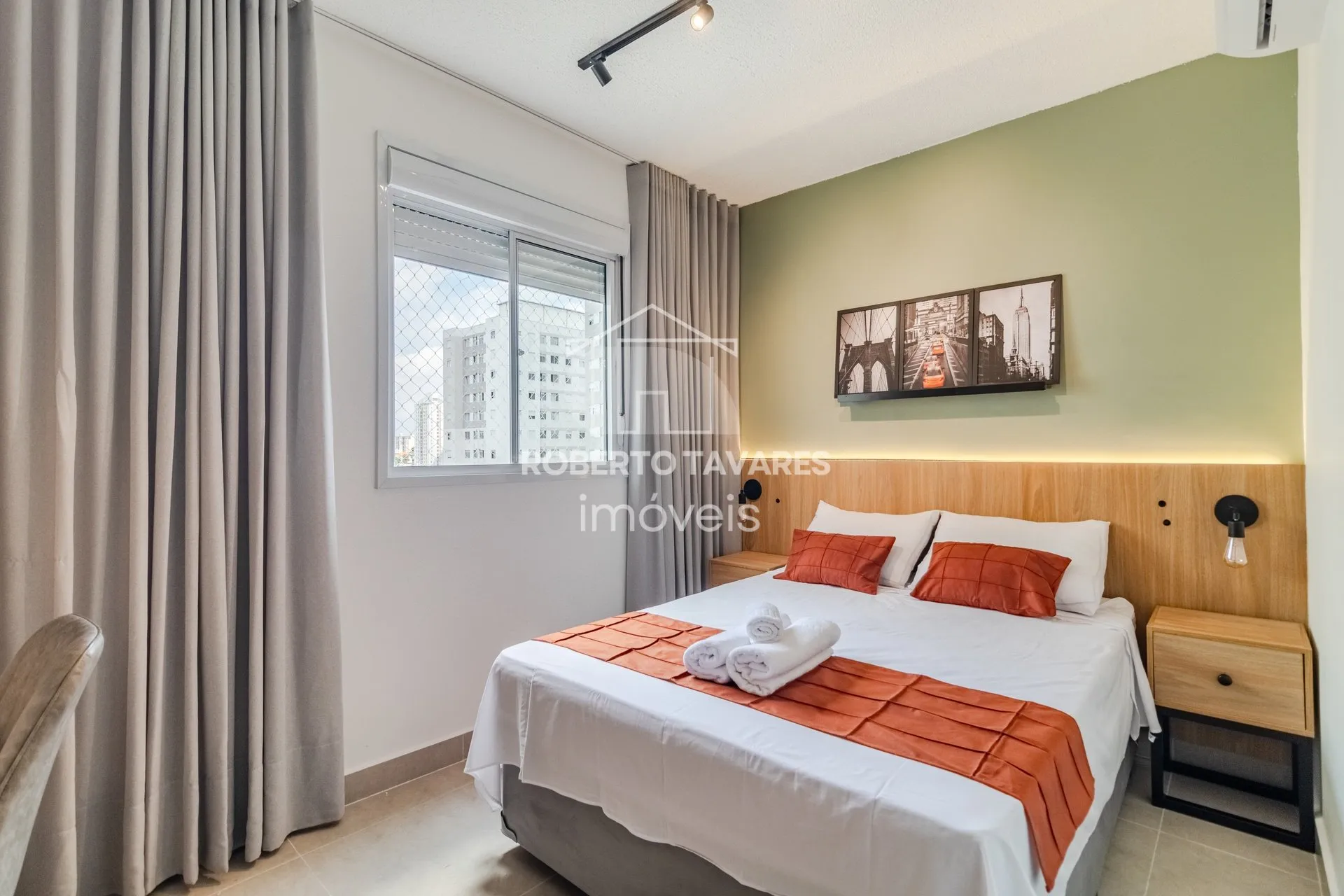 Imagem Apartamento totalmente mobiliado. VENDA DE PORTEIRA FECHADA - O imóvel conta com 2 quartos, sendo 1 suíte, além de uma vaga de garagem.