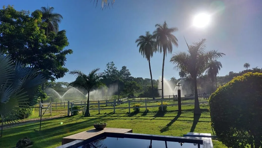 Vende-se um lindíssimo sítio localizado em Esmeraldas, MG . com 6 hectares (60.000 m²)