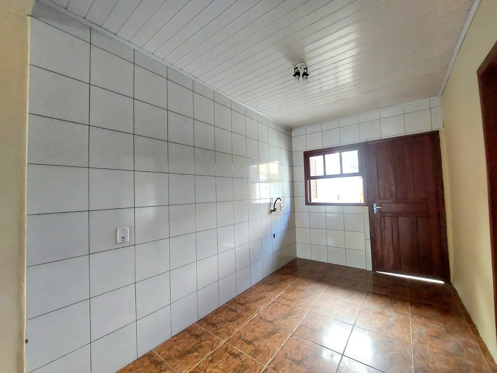 Imagem Casa mobiliada dois dormitórios e vaga no bairro Hipica.
