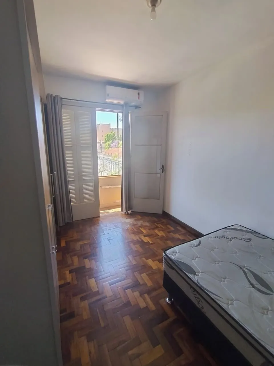 Imagem Ótimo apartamento desocupado de frente para a Redenção- Cidade Baixa