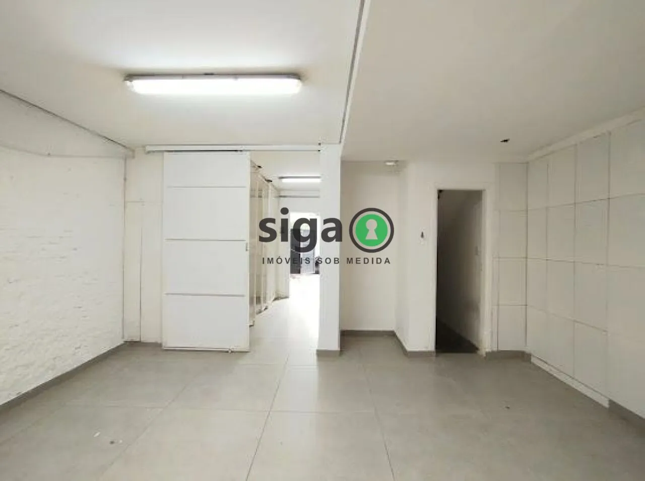 Imagem Casa Comercial no Itaim Bibi para locação com 105m², com 5 salas, 1 banheiros e 2 vagas, sem mobilia