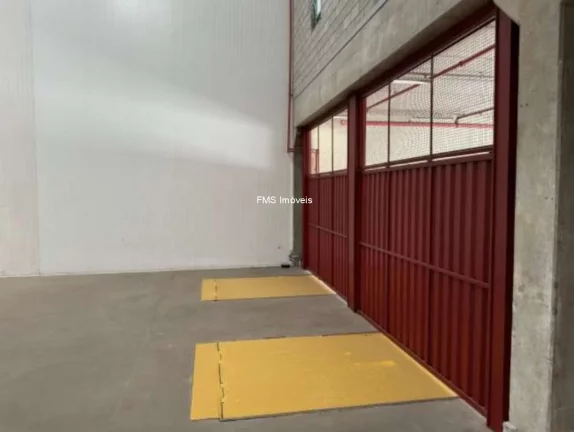Imagem Galpões para locação com 1.478m² de armazenamento no Embu das Artes/SP.