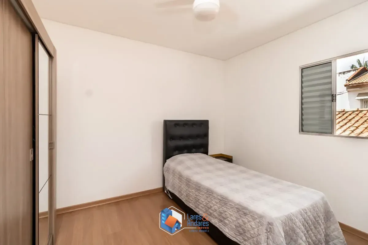 Imagem Sobrado para venda em Vila do Encontro com 5 quartos, sendo 1 suíte, 288m²