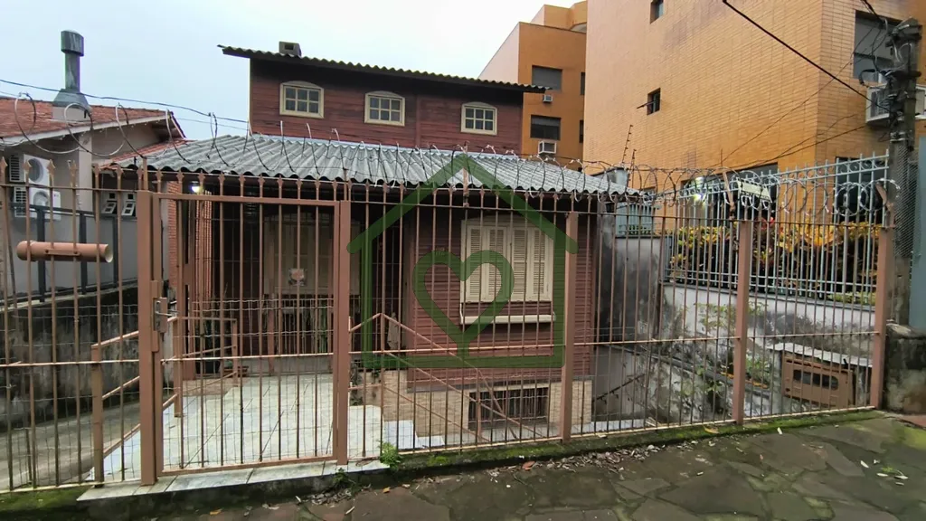Imagem Ótima oportunidade no bairro Petrópolis. Terreno em declive com 9,90 metros de frente por 33,00 me...