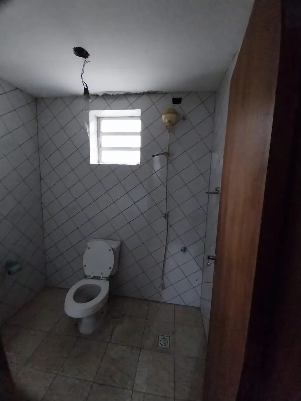 Imagem Casa ampla 5 D E 4 Banheiros, 2 vagas - Sta Tereza - Porto Alegre