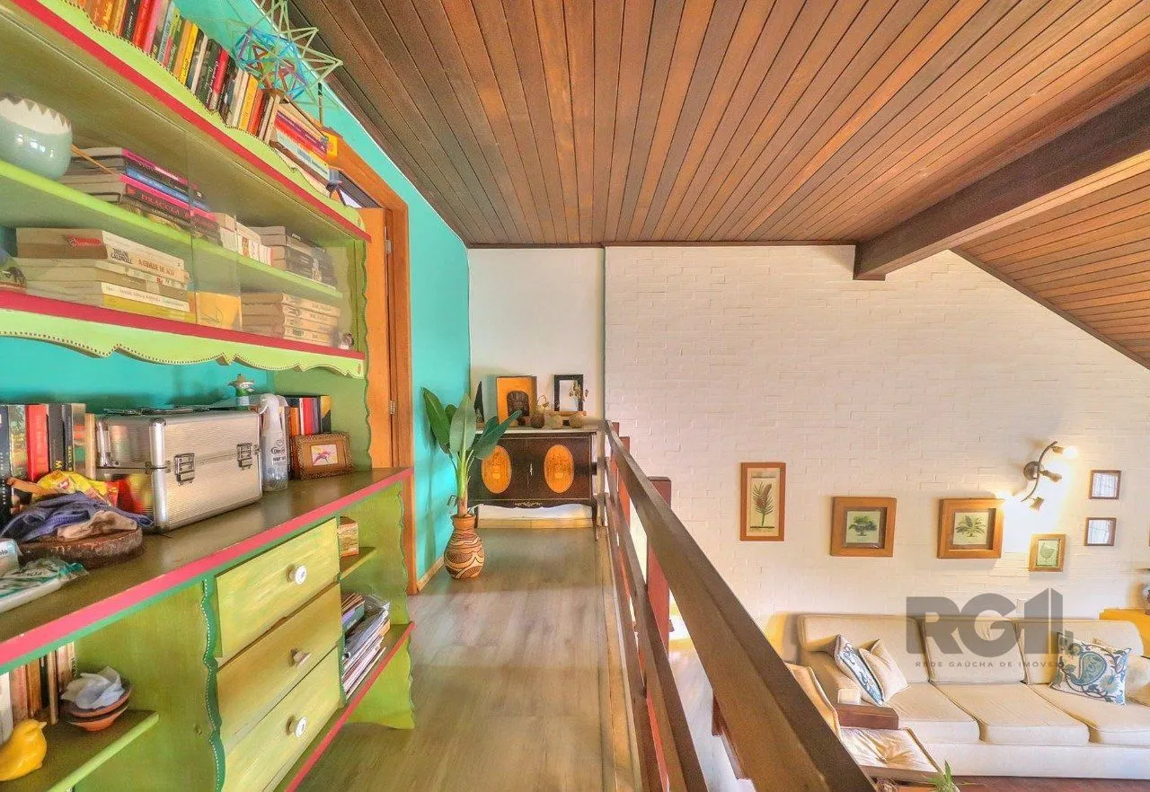 Imagem Casa a venda composta de 4 dormitórios no bairro Jardim Isabel em Porto Alegre