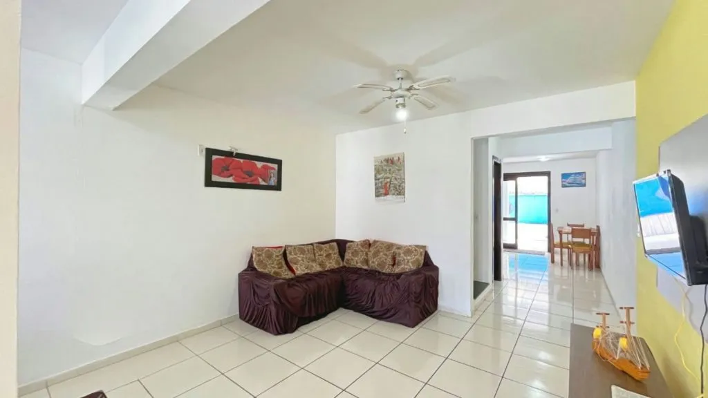 Imagem Casa de 2 dormitórios à venda Rua Heitor Kramer, Guarujá - Porto Alegre