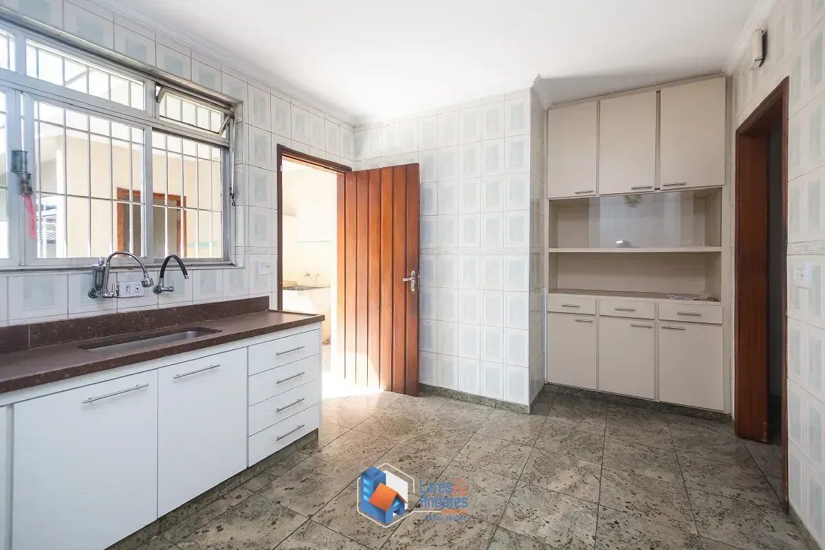 Imagem Casa para venda em Jardim da Glória com 6 quartos, sendo 2 suítes, 210m²
