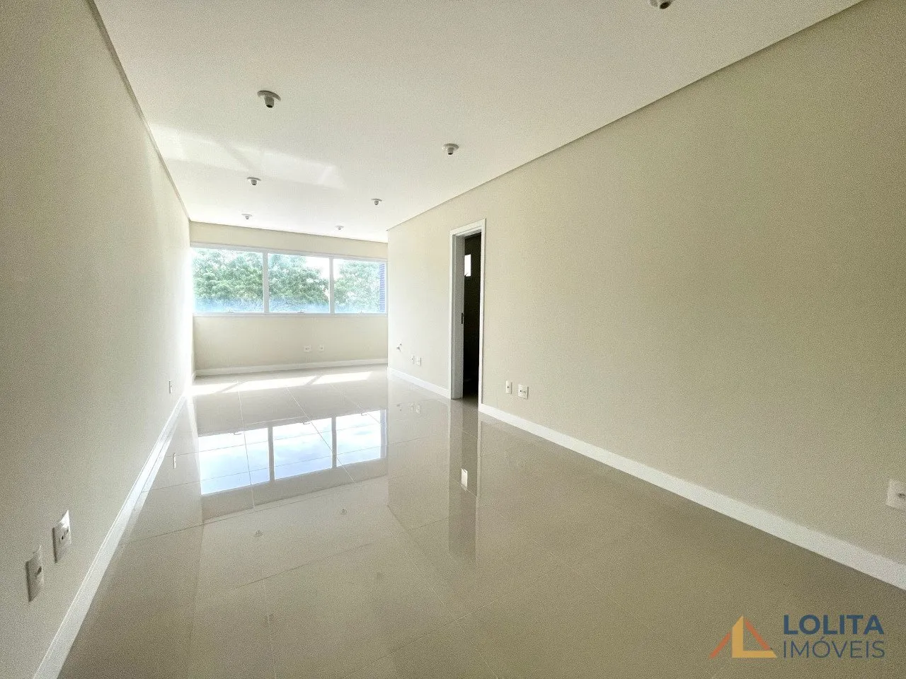 Imagem SALA COMERCIAL À VENDA NO ITACORUBI EM FLORIANÓPOLIS/SC