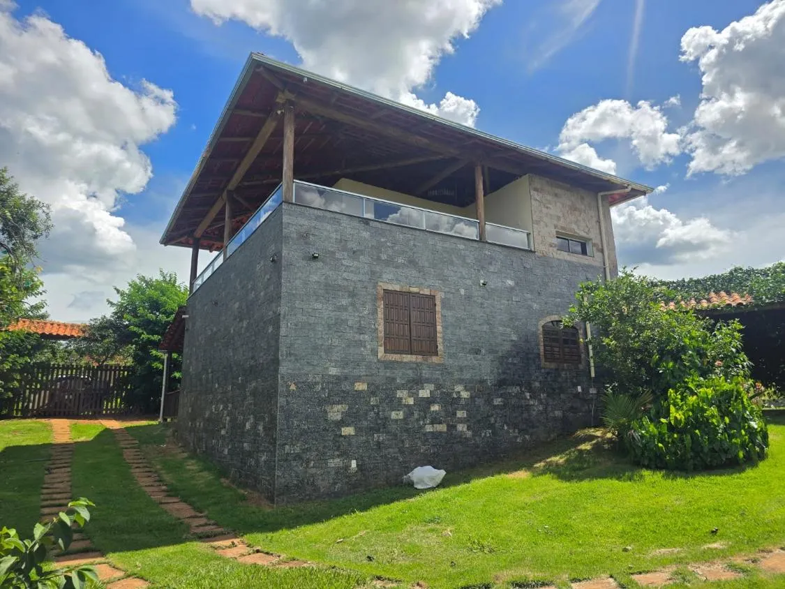 Imagem Vendo excelente sítio em Mateus Leme ,área total de 2.800 m²
