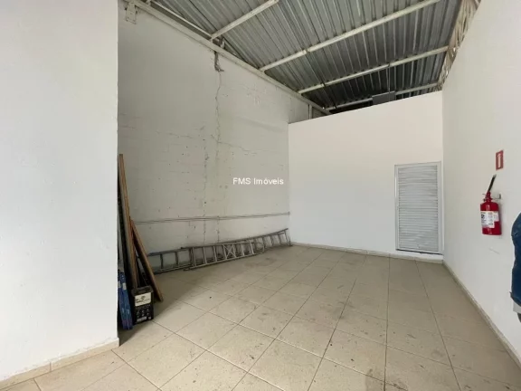 Imagem Galpão com 650m2 para locação em Barueri - SP.
