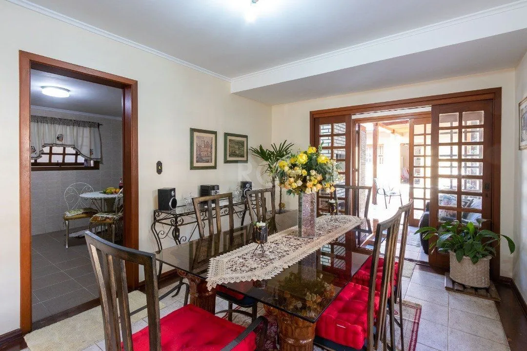 Imagem Casa a venda com piscina, 4 quartos, sendo 1 suite, 3 vagas
