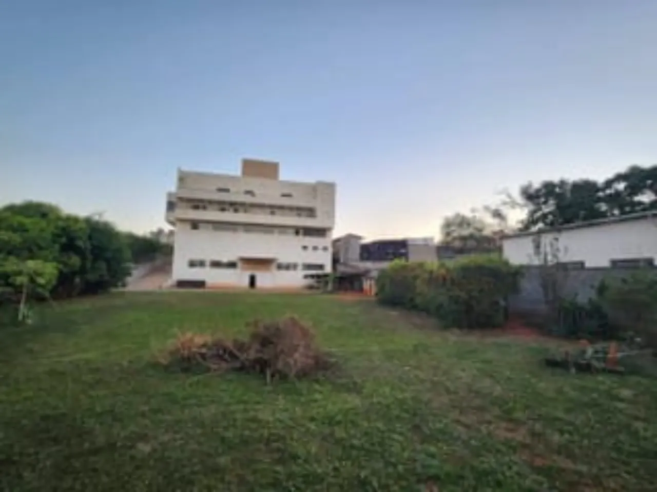Imagem Galpão Comercial de Alto Padrão na Vila Nova Sorocaba: 5 Salas, 5 Banheiros, 10 Vagas de Garagem, 1.327m². Venda ou Locação!