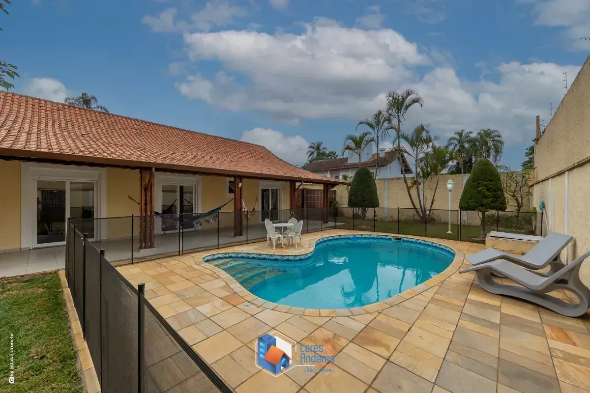 Imagem Casa para venda em Interlagos com 3 quartos, sendo 1 suíte, 379m²