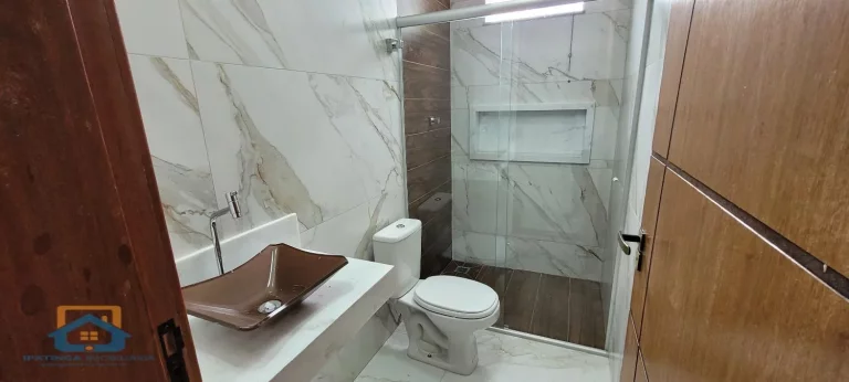 Imagem Casa Duplex de 3 quartos e 2 Vagas de garagem no Bairro Tirandetes