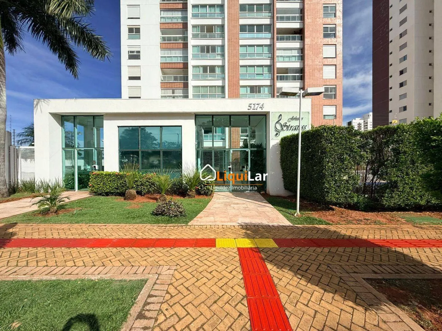 Imagem Apartamento de Alto Padrão no Johan Strauss com 3 Suítes, Planejados e 3 Vagas na Av. Mato Grosso