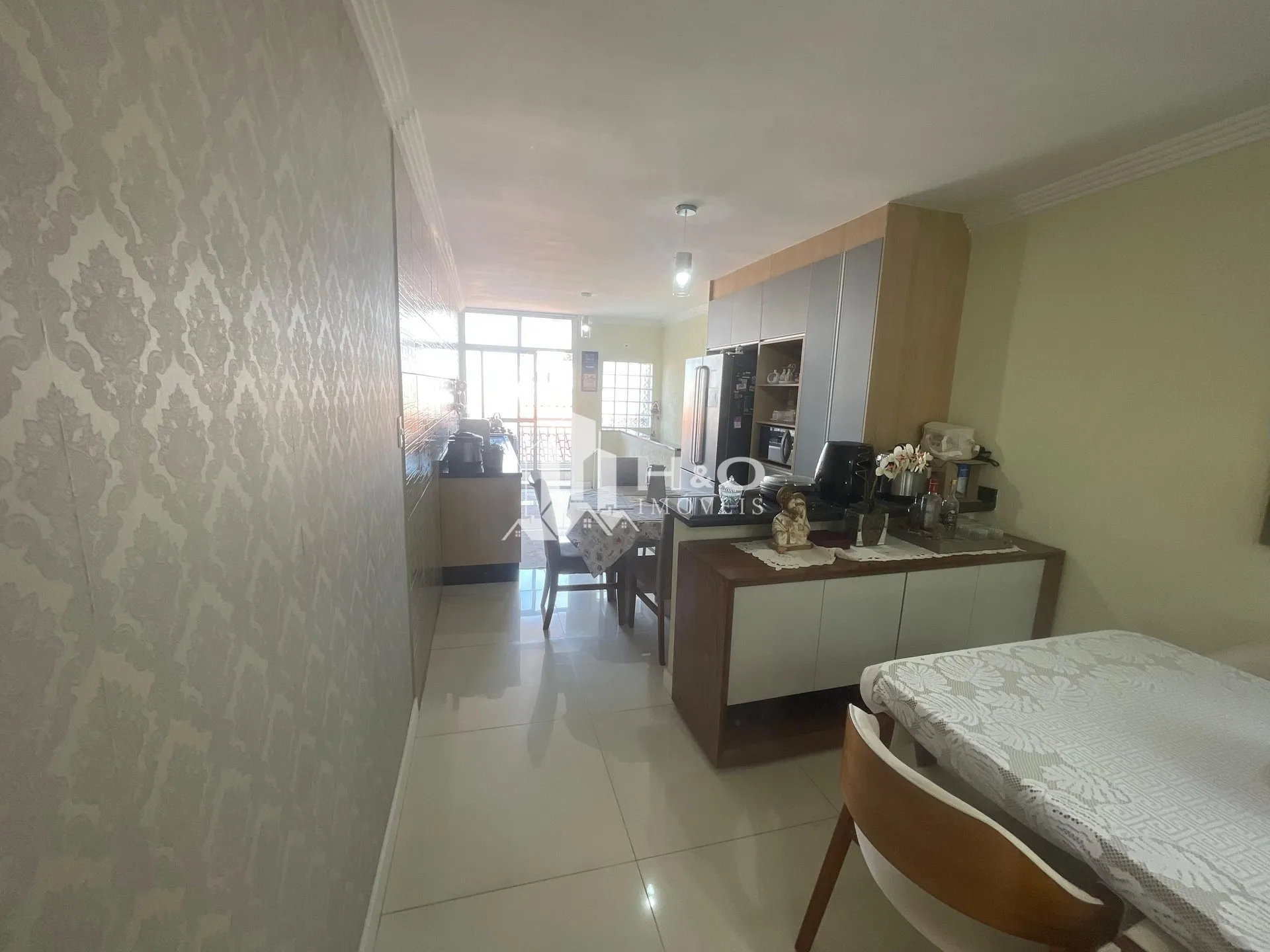 Imagem Excelente sobrado com 158m, 3 suítes, ótimo preço e muito espaço interno!