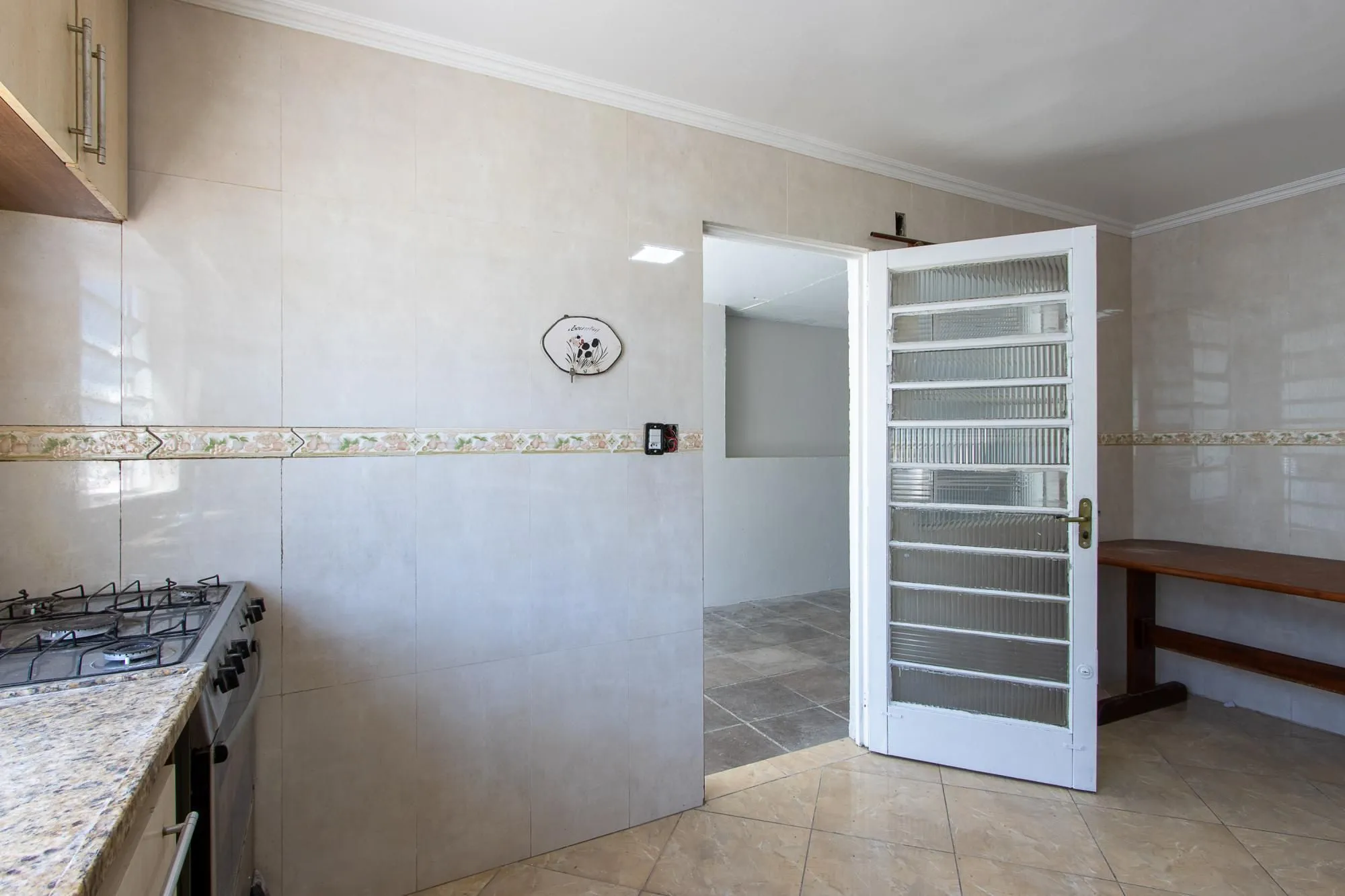 Imagem Casa de alvenaria, com 3 quartos, 1 suíte e 3 vagas de garagem.