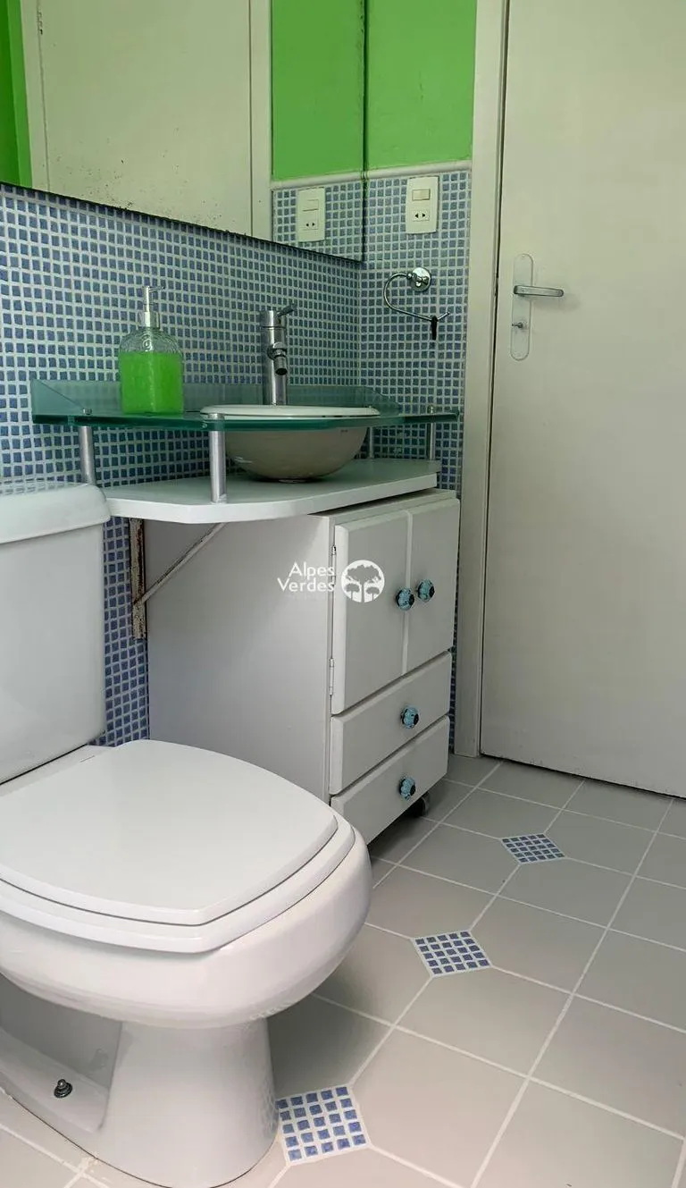 Imagem VENDE-SE CASA COM 03 QUARTOS NA CIDADE DE GRAMADO, A 05 MINUTOS DO CENTRO.