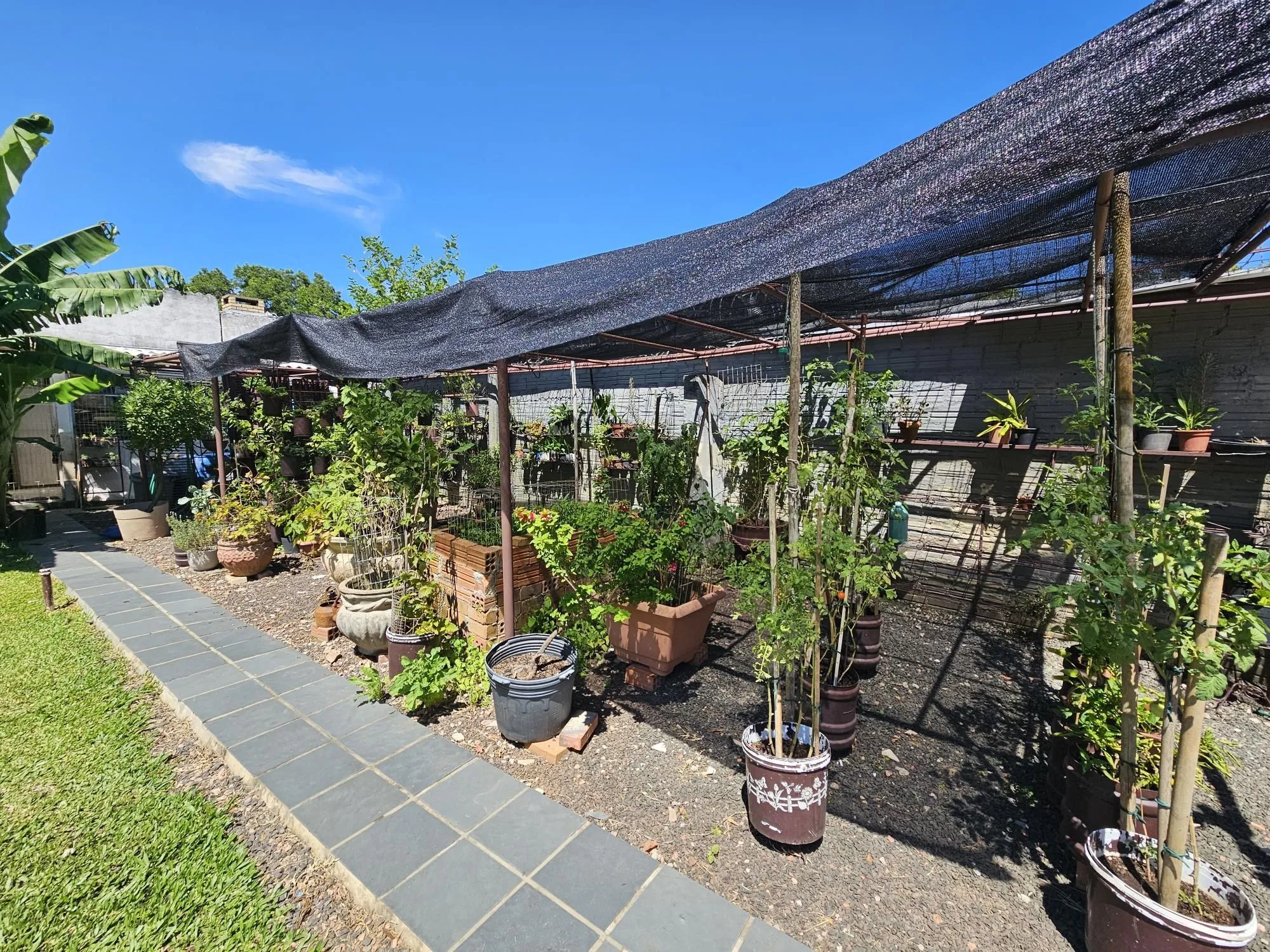 Imagem LINDA CASA NO BAIRRO GUARUJÁ - TERRENO COM 22 METROS DE FRENTE