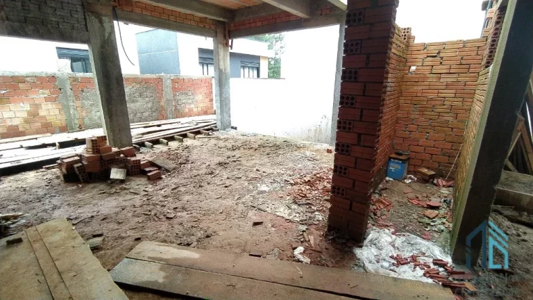 Imagem Sobrado em condomínio, 04 quartos sendo 03 suítes, 04 vagas no Santa Cândida Curitiba Pr
