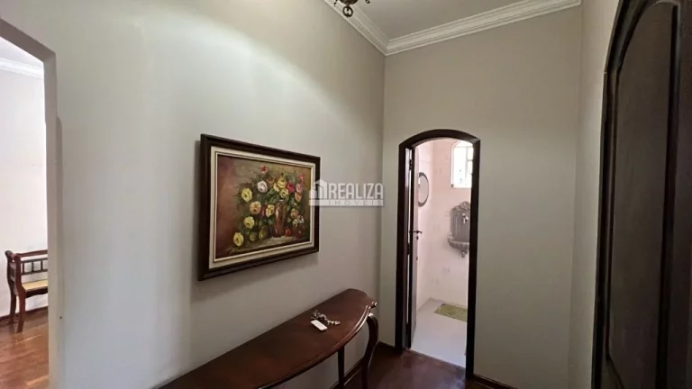 Imagem Casa à venda com 3 dormitórios no bairro Mercês, em Uberaba