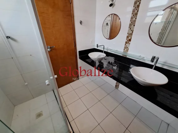 Imagem Casa Sobreposta Baixa à Venda com 3 quartos, 2 vagas, piscina, churrasqueira por R$1.150.000,00 no Boqueirão em Santos