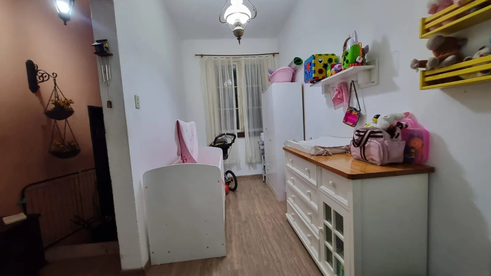 Imagem Casa Sobrado Residencial de 3 dormitórios para venda, 1 vaga de garagem fechada no bairro Cidade Baixa em Porto Alegre/RS.
