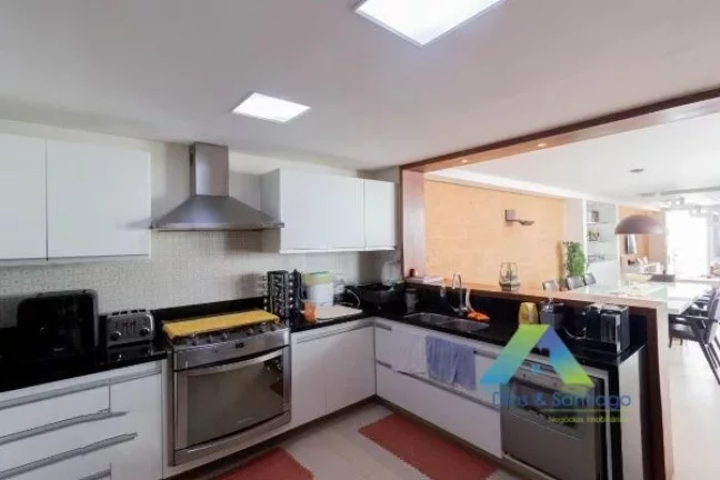 Imagem Sobrado com 3 Quartos e 3 banheiros à Venda, 196 m² por R$ 2.180.000