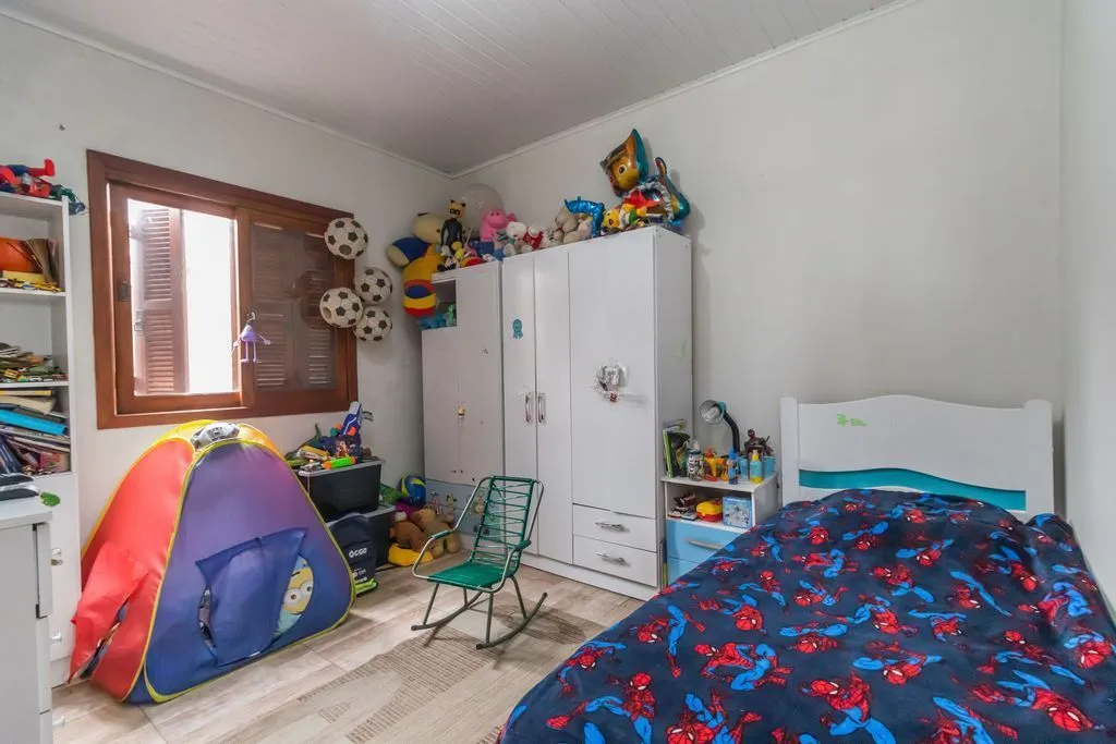 Imagem Casa de 6 dormitórios à venda Bairro Vila Nova - Porto Alegre