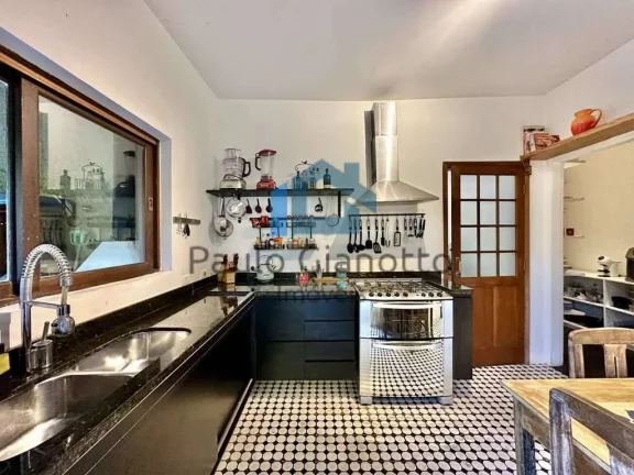 Imagem Casa charmosa com gourmet, spa e sauna em Cotia