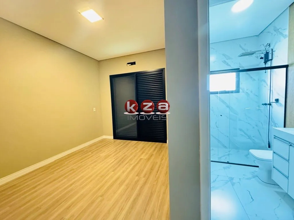 Imagem Casa de luxo a venda no Condomínio Portal do Jequitibá em Valinhos-SP: 3 quartos, 3 suítes, 2 salas, 4 banheiros, 2 vagas, 157m².