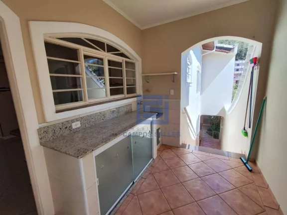 Imagem Casa com 3 dormitórios para alugar, 212 m² por R$ 5.200,00/mês - Centro - Socorro/SP